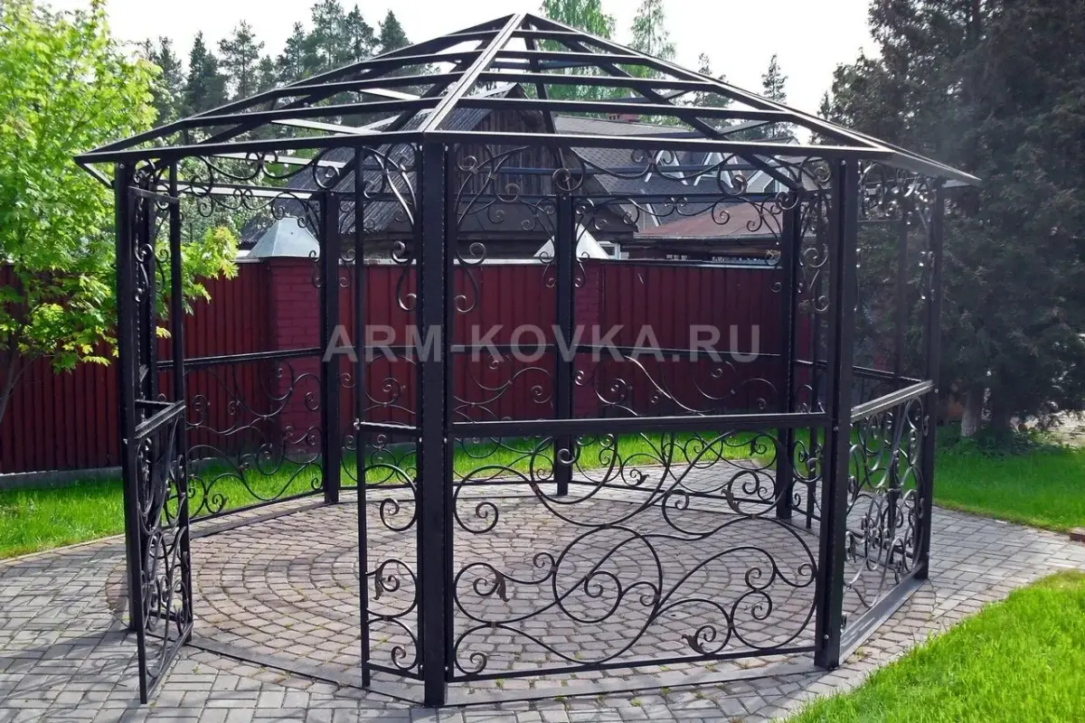 Восьмигранная кованая беседка «Грация» с ажурным плетением