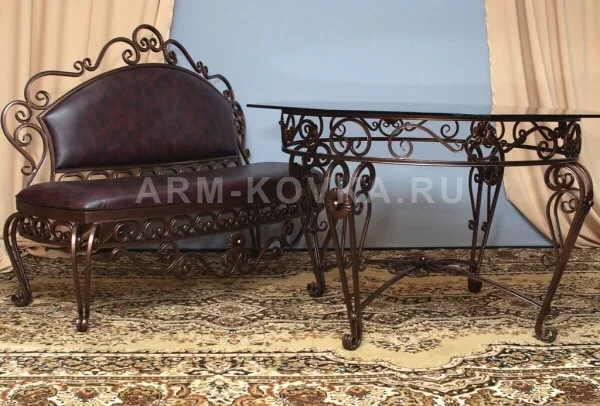 Роскошный кованый гарнитур «Аристократ» с мягким диваном и столом со стеклянной столешницей — фото 1