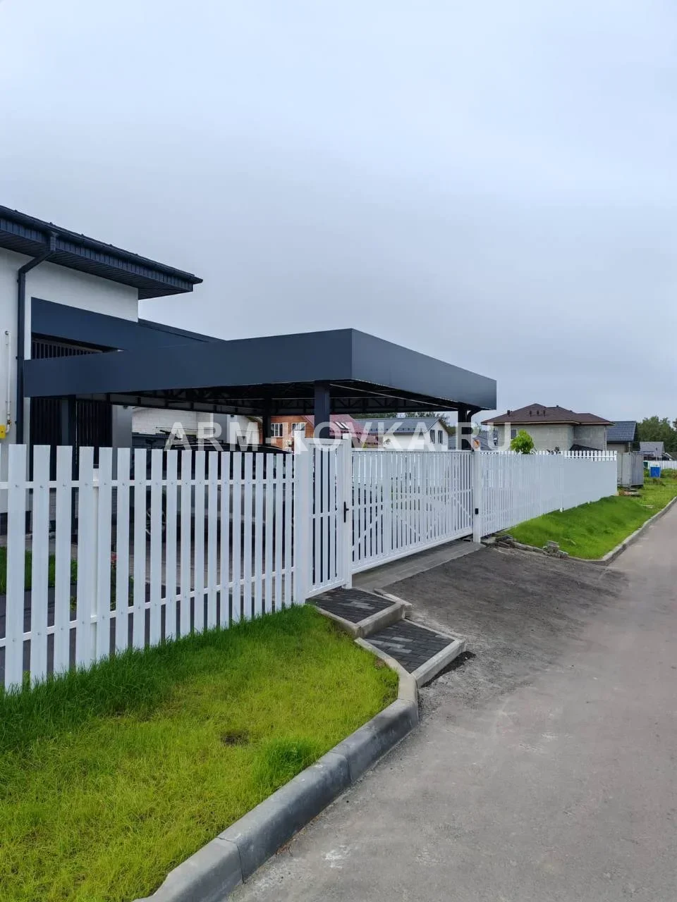 Навес в стиле Хай-Тек 10х6.3 с ограждением  НХ-004