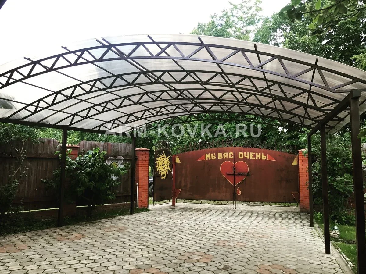 Арочный отдельно стоящий навес для парковки из поликарбоната — фото 1