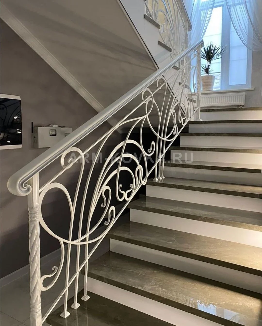 Воздушные кованые перила «Белый лебедь» в стиле либерти — фото 1
